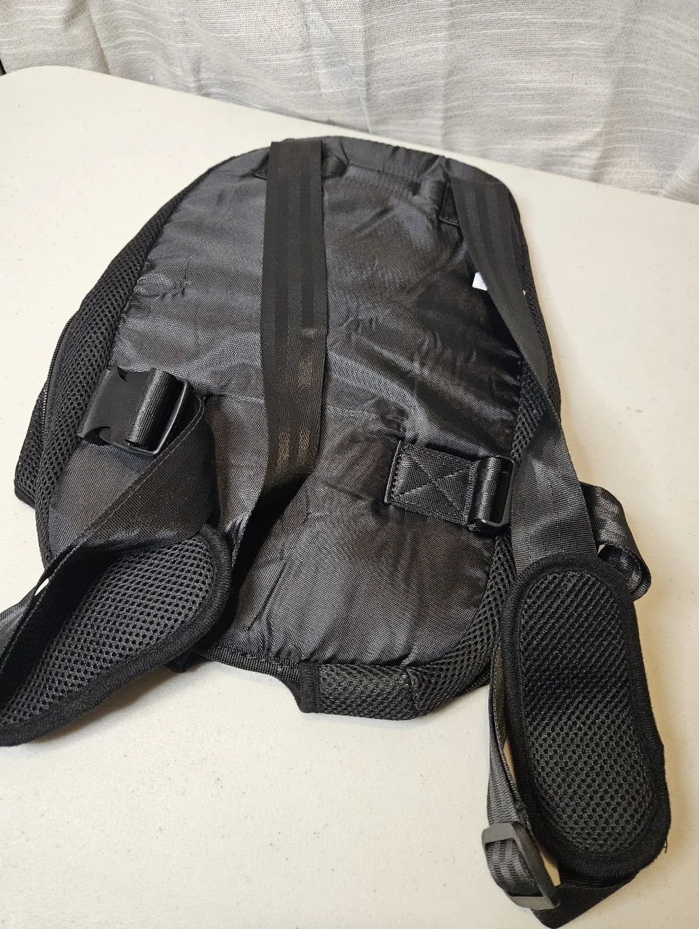 Pawaboo Pet Carrier Backpack, Legs Out, Easy-Fit for Traveling. XL NEW!